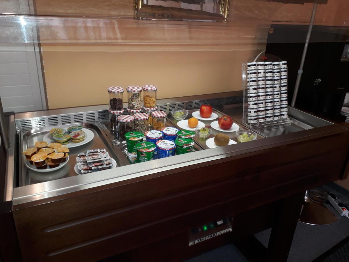 Hotel Garni Am Markt - Businesshotel - Fruehstuecksbuffet - Fahrradabstellplatz - Hunde Willkommen نويشتات باي كوبورغ المظهر الخارجي الصورة