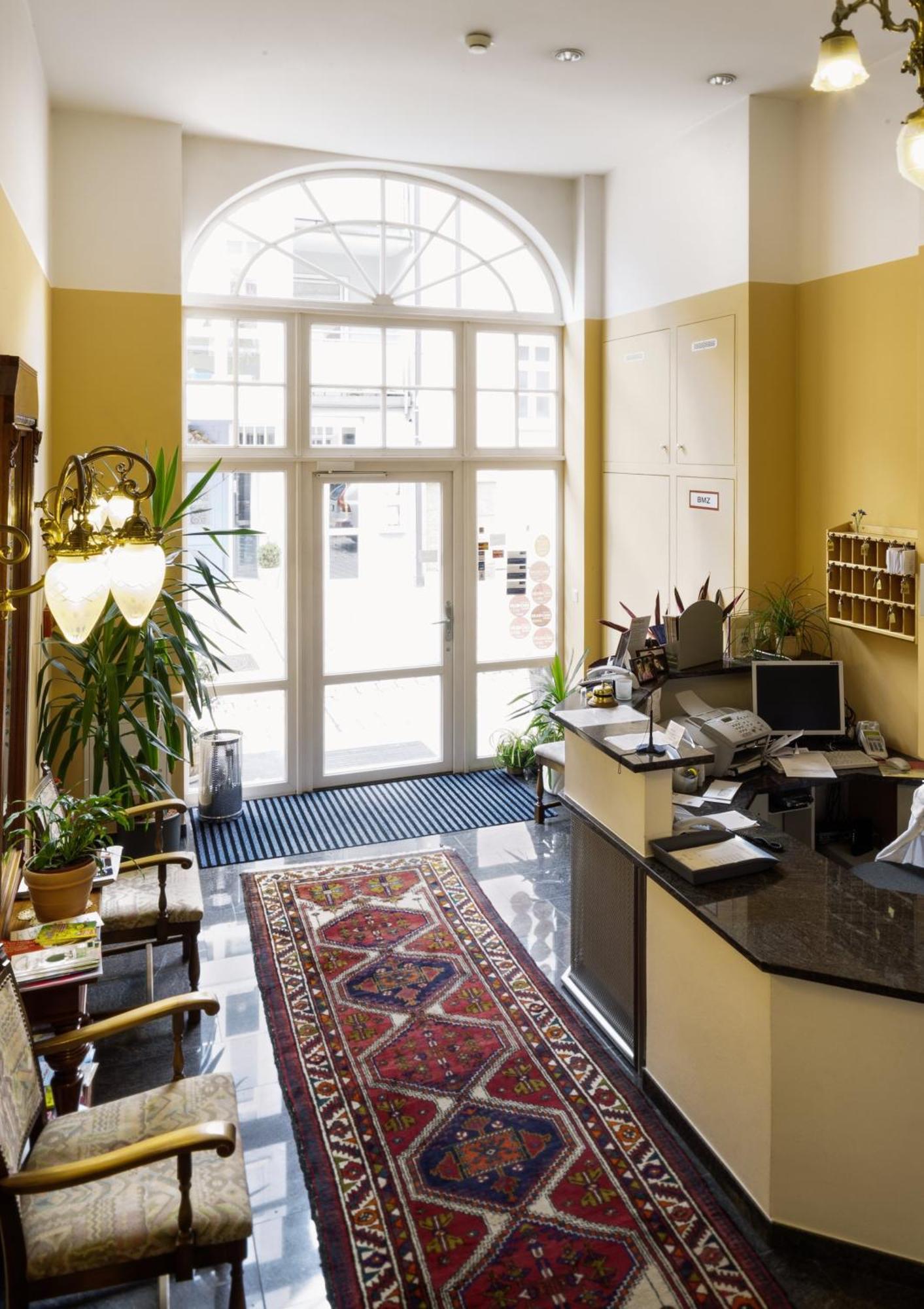 Hotel Garni Am Markt - Businesshotel - Fruehstuecksbuffet - Fahrradabstellplatz - Hunde Willkommen نويشتات باي كوبورغ المظهر الخارجي الصورة