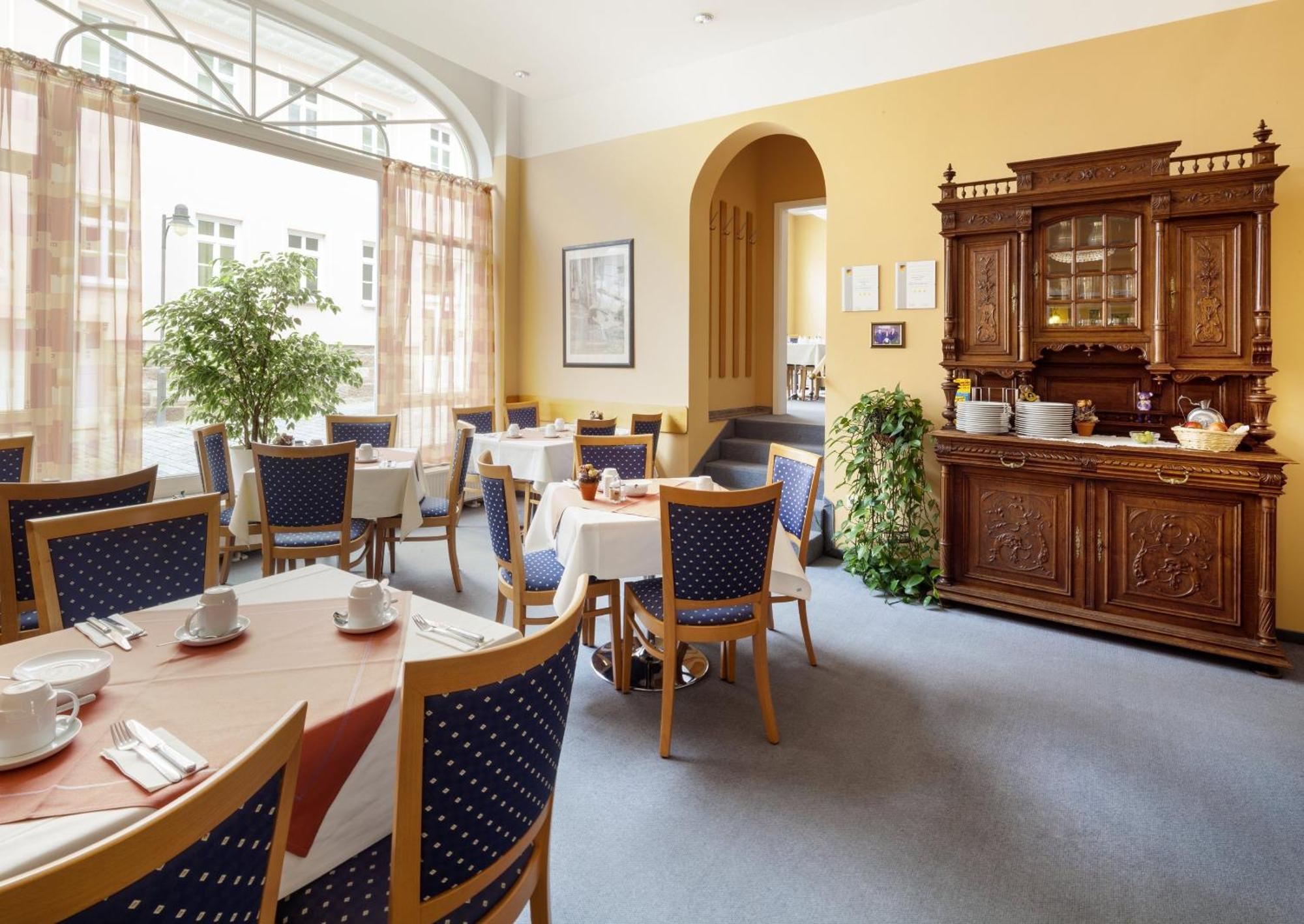 Hotel Garni Am Markt - Businesshotel - Fruehstuecksbuffet - Fahrradabstellplatz - Hunde Willkommen نويشتات باي كوبورغ المظهر الخارجي الصورة