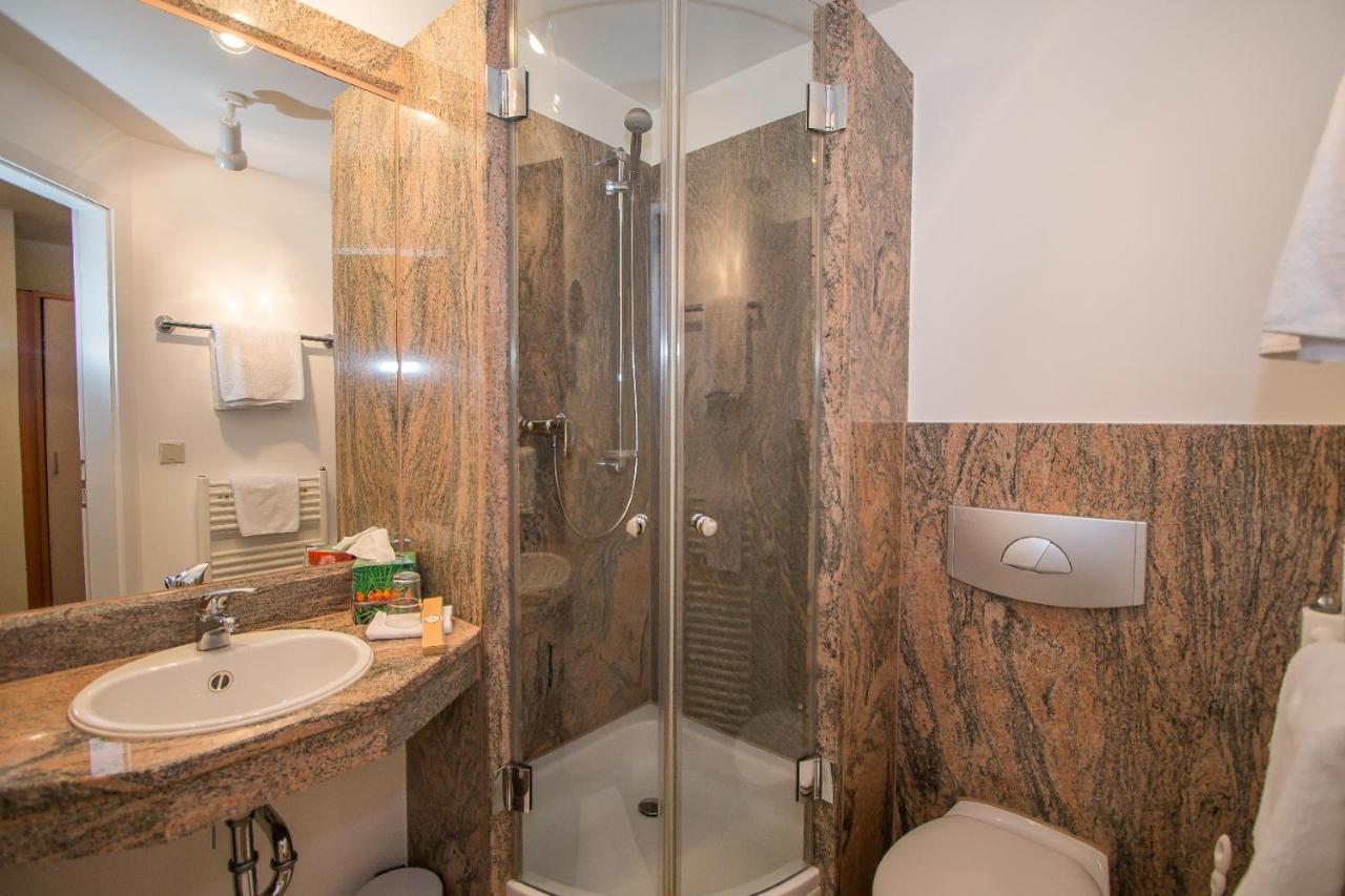 Hotel Garni Am Markt - Businesshotel - Fruehstuecksbuffet - Fahrradabstellplatz - Hunde Willkommen نويشتات باي كوبورغ المظهر الخارجي الصورة