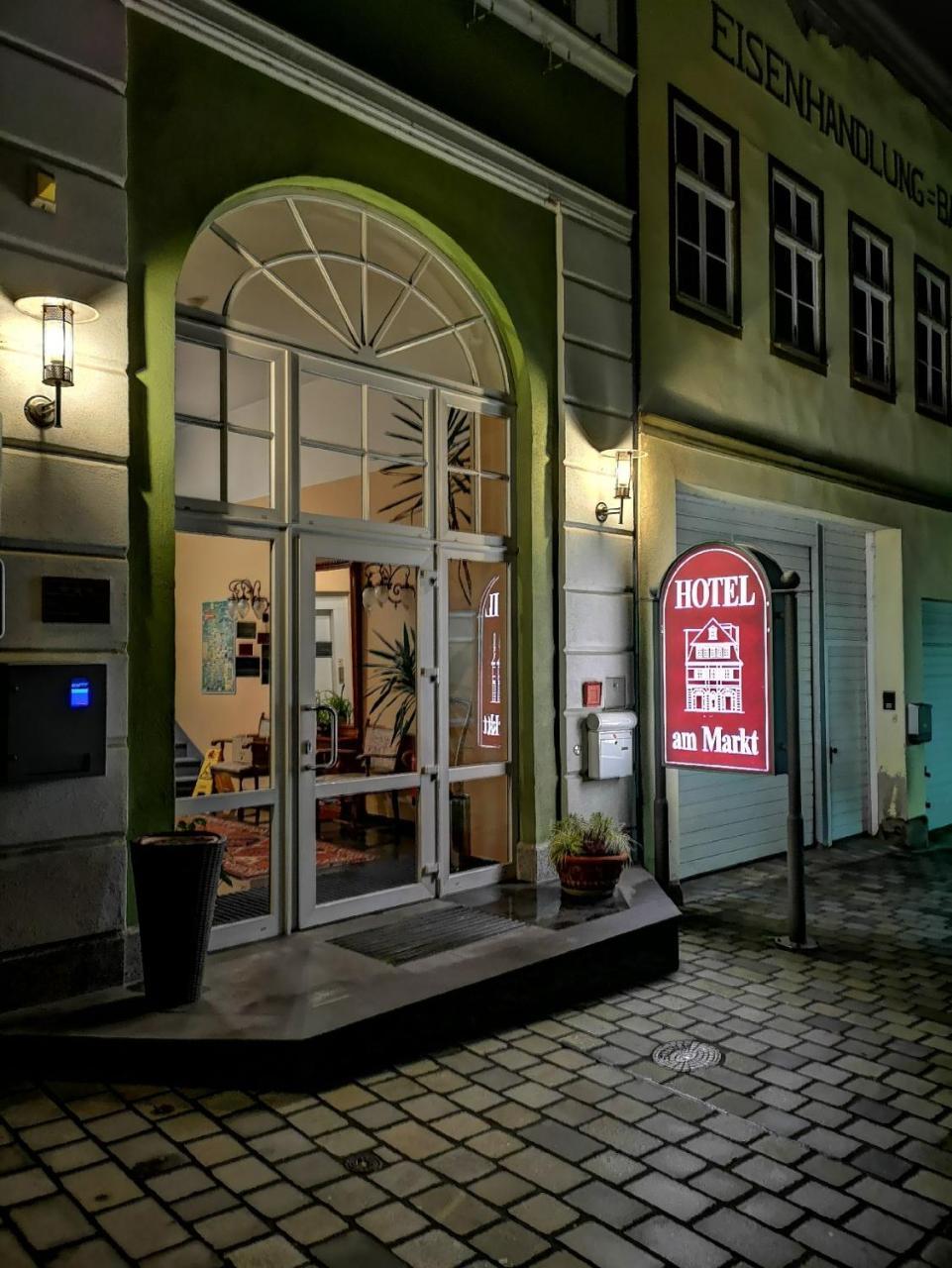 Hotel Garni Am Markt - Businesshotel - Fruehstuecksbuffet - Fahrradabstellplatz - Hunde Willkommen نويشتات باي كوبورغ المظهر الخارجي الصورة